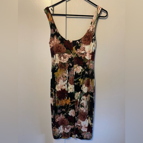 Floral Bodycon Midi Dress - Picture 5 of 8